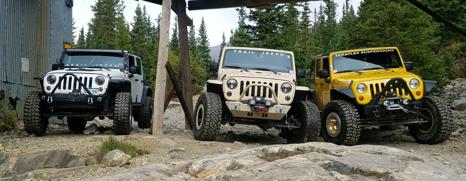 3 jeeps lined up